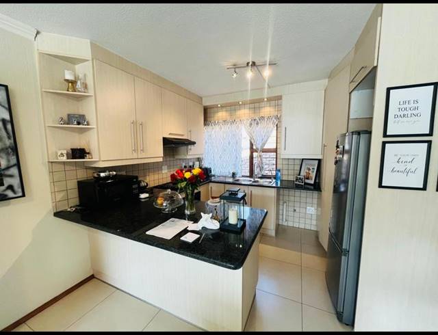 1 BEDROOM TOWNHOUSE FOR SALE IN BASSONIA